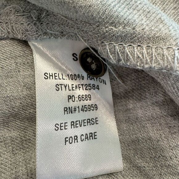 Dress forum button up blouse. Size small. - Picture 5 of 6